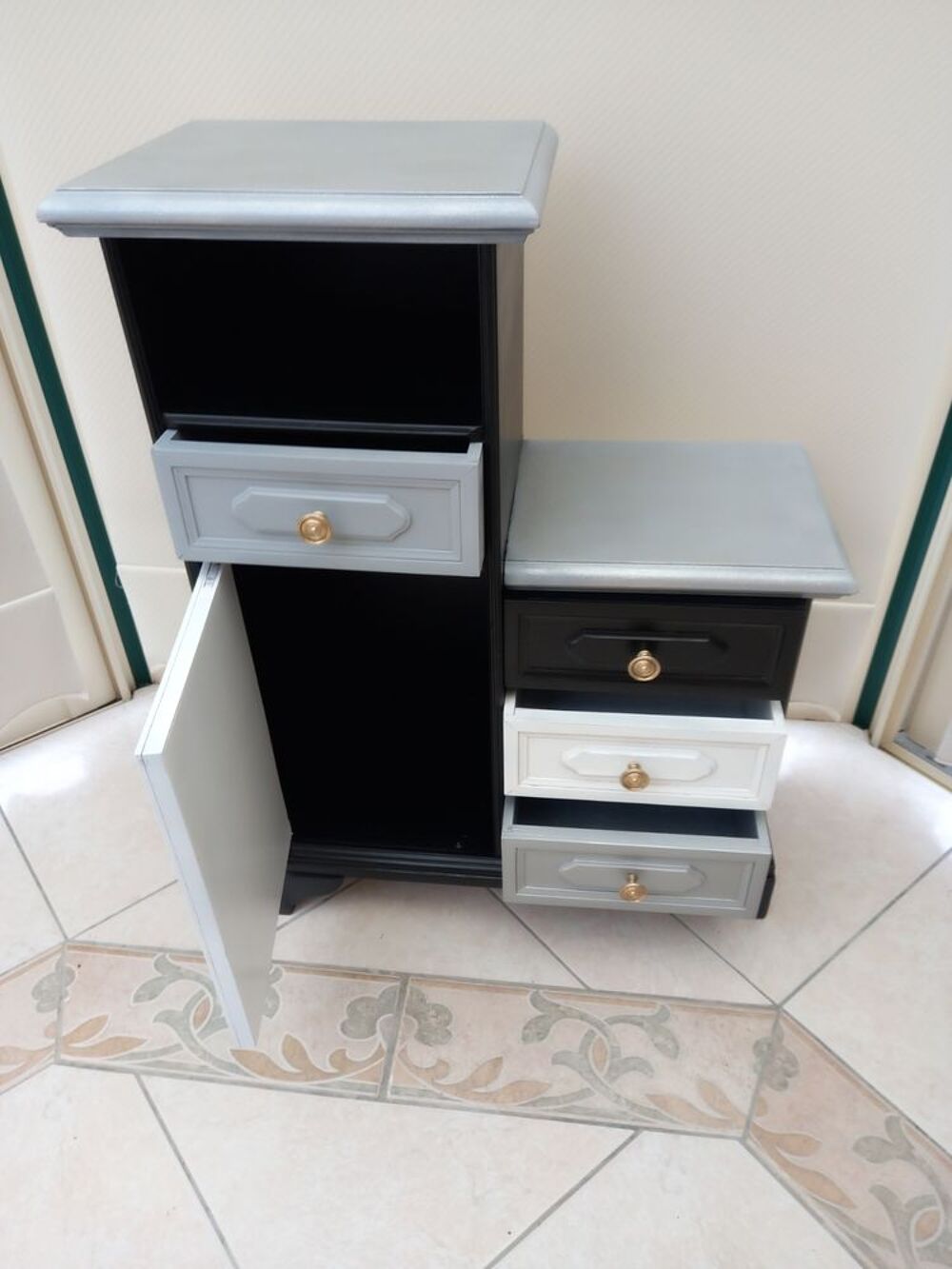 Meuble d'appoint en bois. Meubles