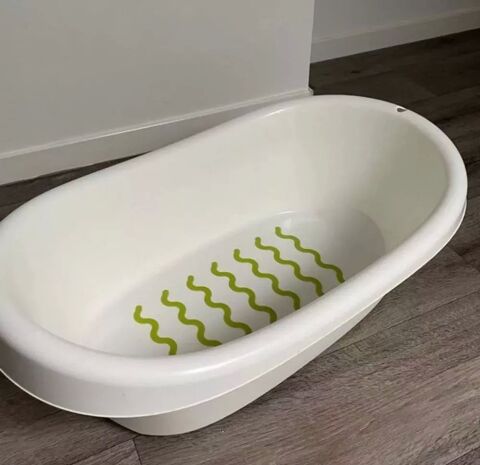 Baignoire pour bébé antidérapante IKEA neuf.
10 Lyon 2 (69)