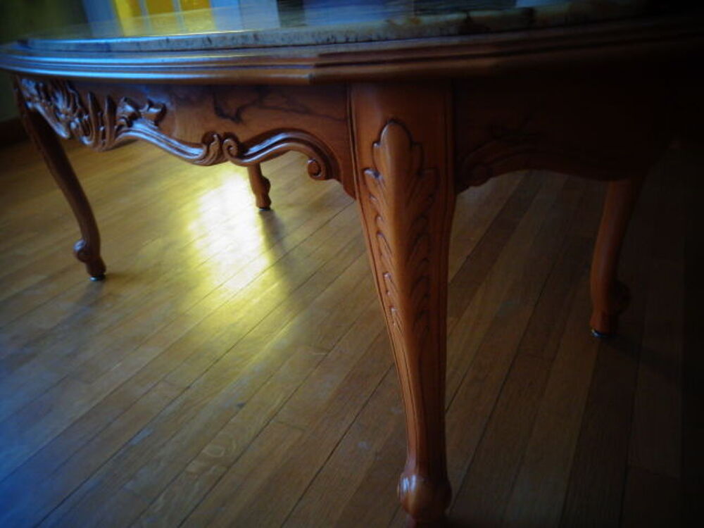 Table basse ovale Style Louis XV en h&ecirc;tre massif et Onyx Meubles