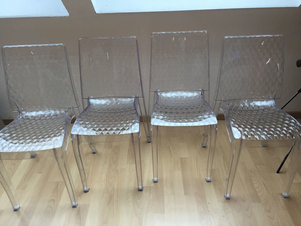 CINQ CHAISES NEUVES "HYPNOTIC" Meubles