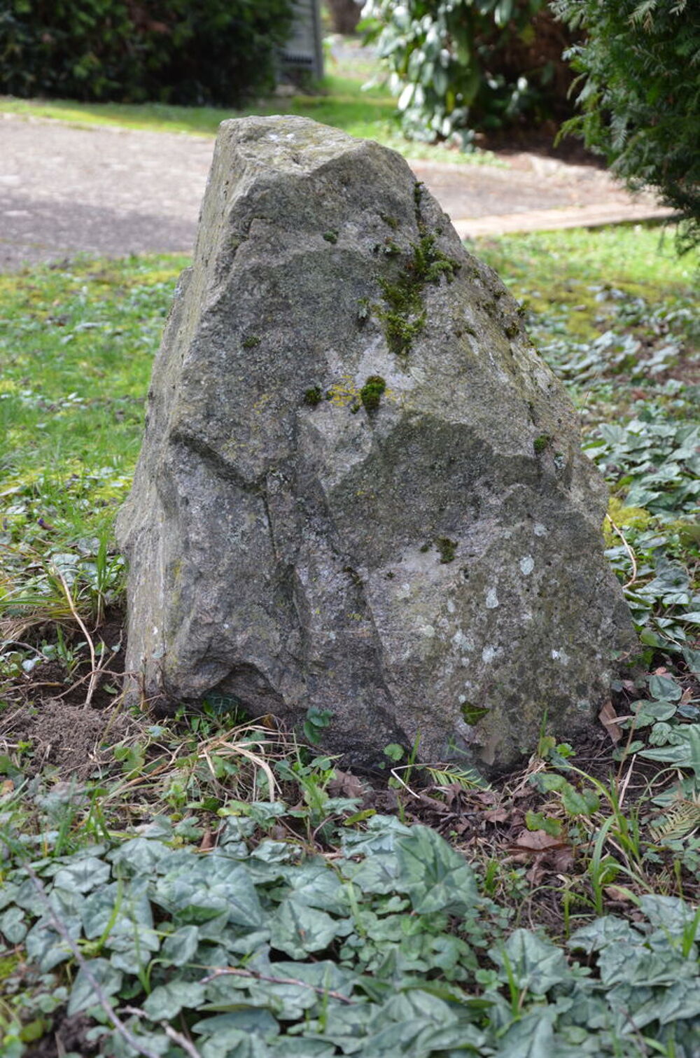 Monolithe Min&eacute;ral Jardin