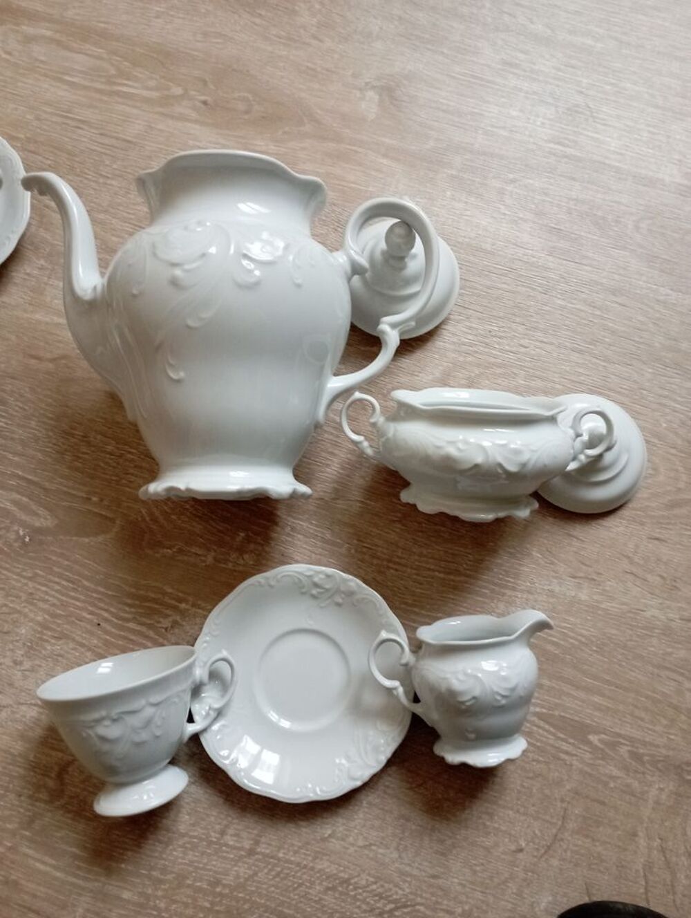Service &agrave; caf&eacute; neuf complet en porcelaine blanche Cuisine