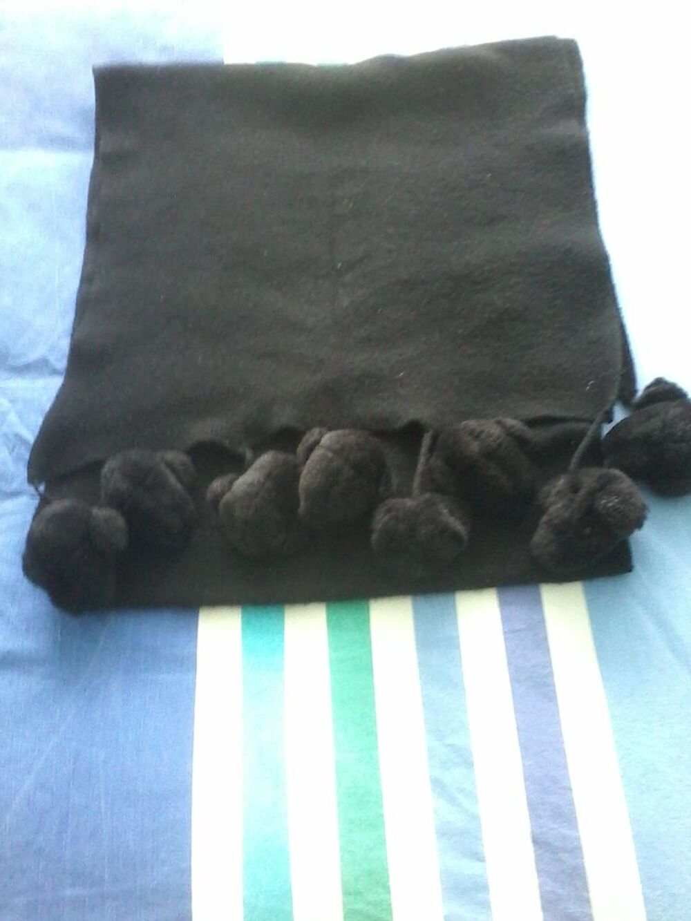 &Eacute;charpe en laine avec des pompon chien neuve pour offrir Maroquinerie