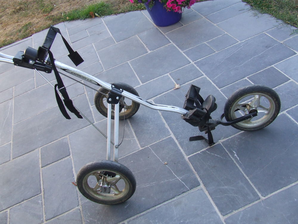 . tr&egrave;s beau chariot , porte sac de golf Sports