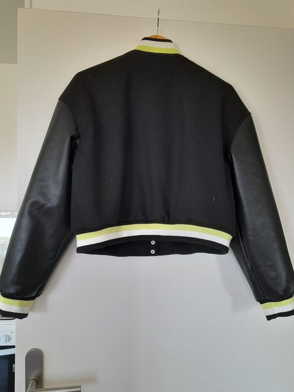Blouson court pour femme neuf Vêtements