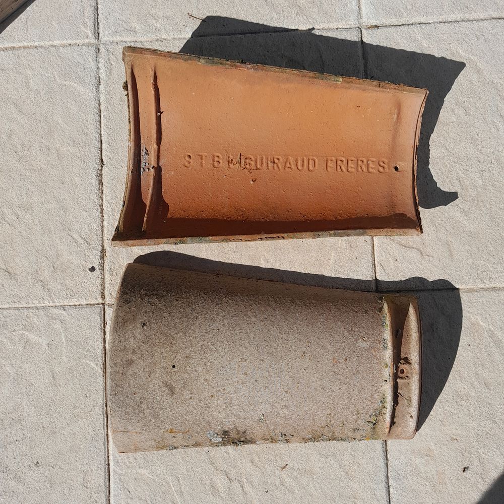 Tuiles accessoires Guiraud fr&egrave;res Castelnaudary et DC10 Bricolage