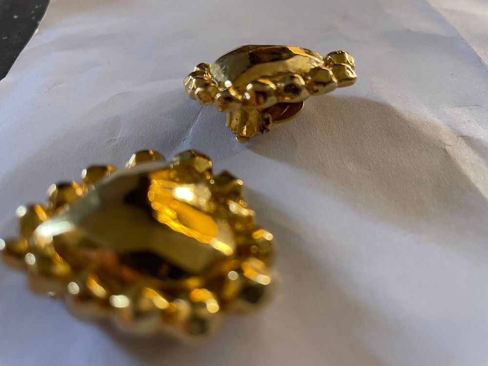 BO Clip dor&eacute;e Coeur facette perl&eacute;e Christian LACROIX Bijoux et montres