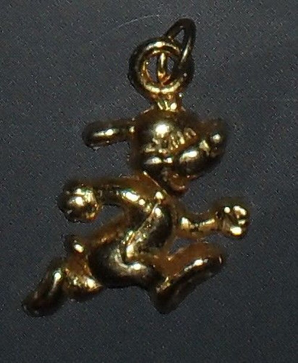 Pendentif Dor&eacute; de PIF le chien. Bijoux et montres