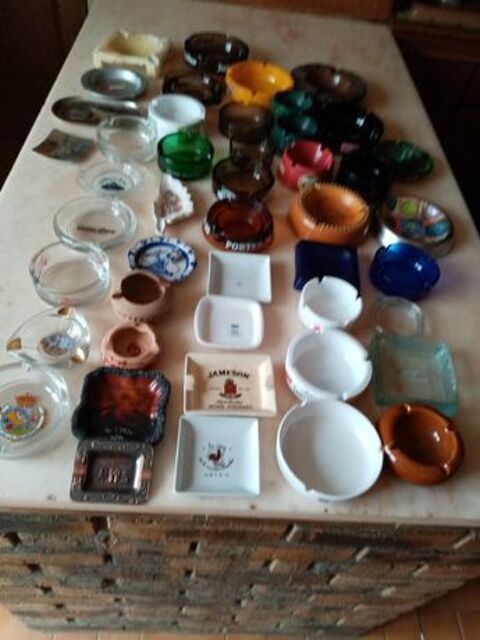 lot de 46 cendriers 50 Othis (77)