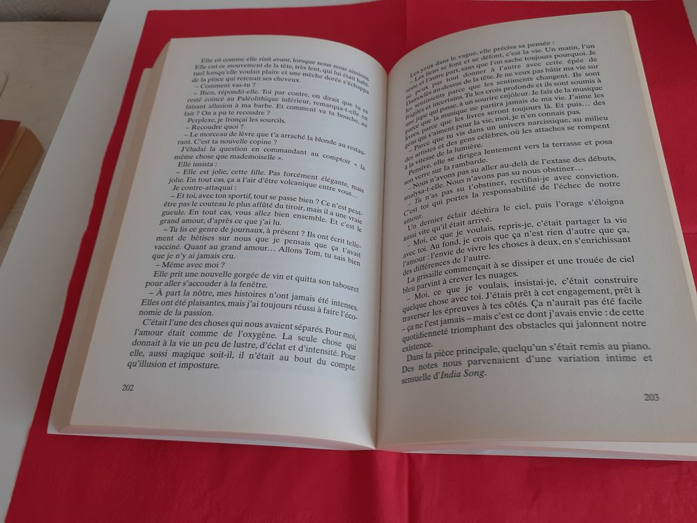 Livre &quot;LA FILLE DE PAPIER&quot; Guillaume MUSSO Livres et BD
