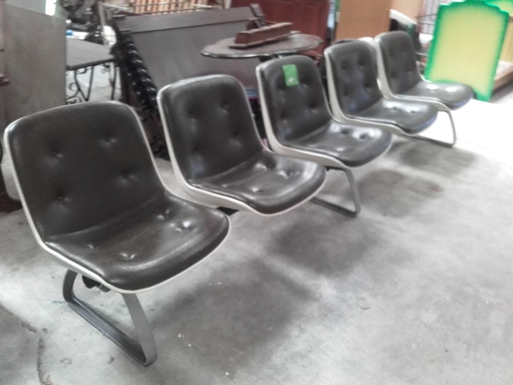 Banquette salle d attente en cuir. Meubles
