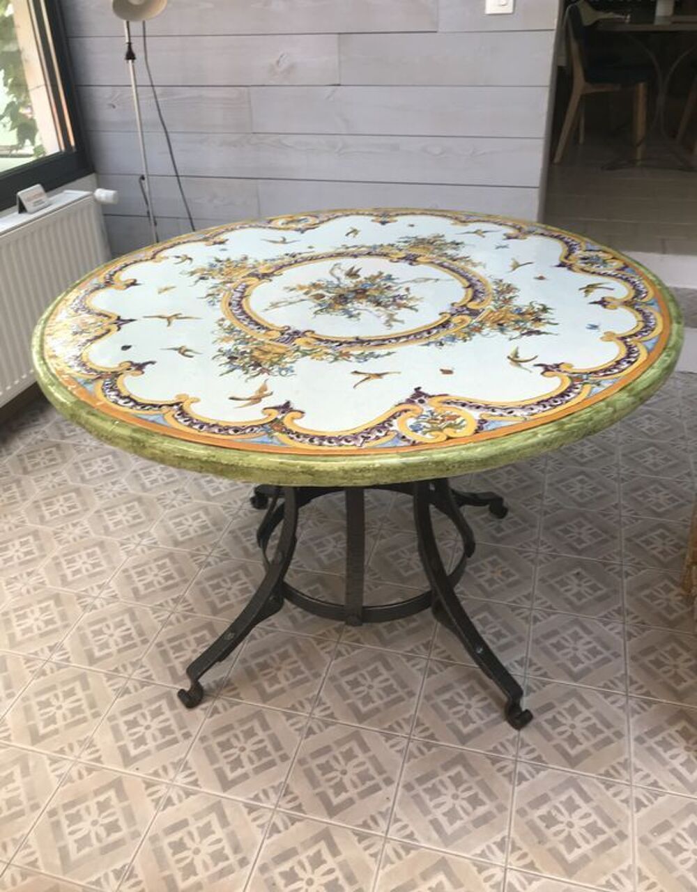 Table en pierre &eacute;maill&eacute;e Meubles