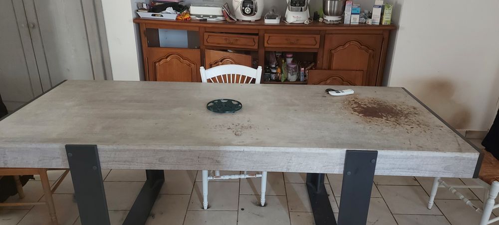 donne grande table cuisine ikea ab&icirc;m&eacute; dessus mais avec nappe Meubles