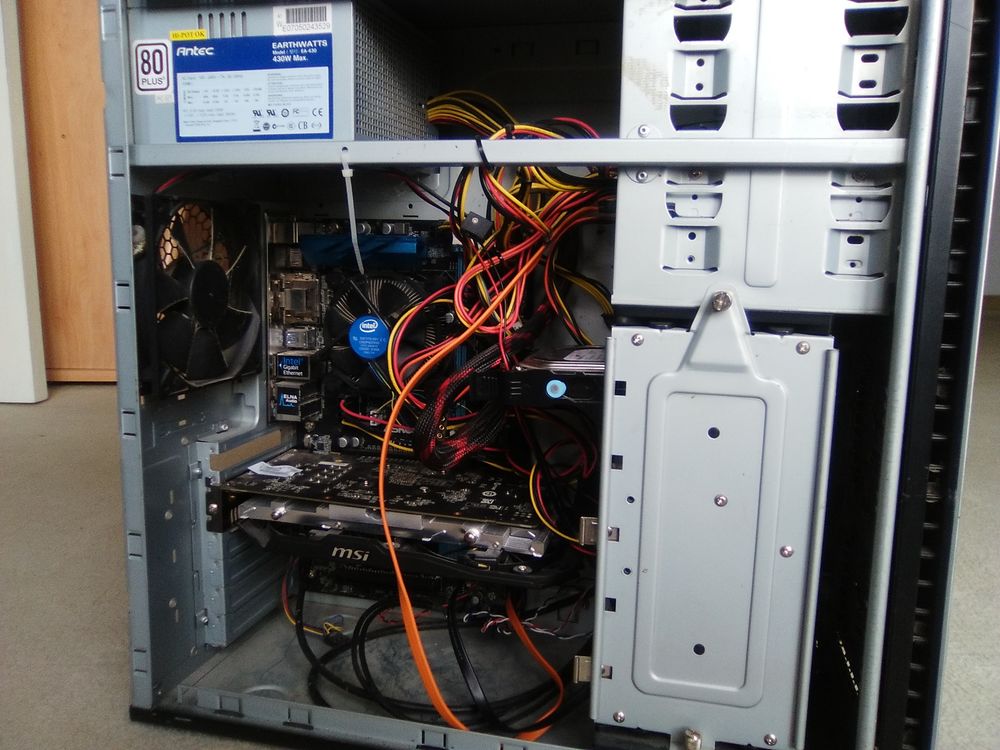 Gaming PC (ANTEC avec Windows 10 Matériel informatique