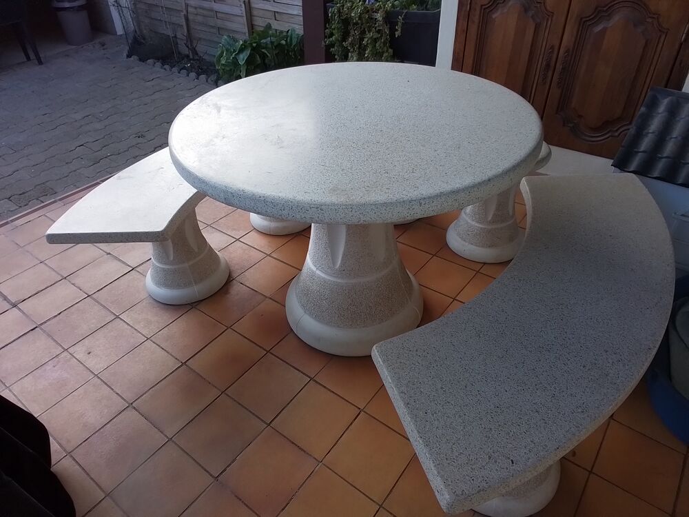 Salon jardin en pierre Jardin