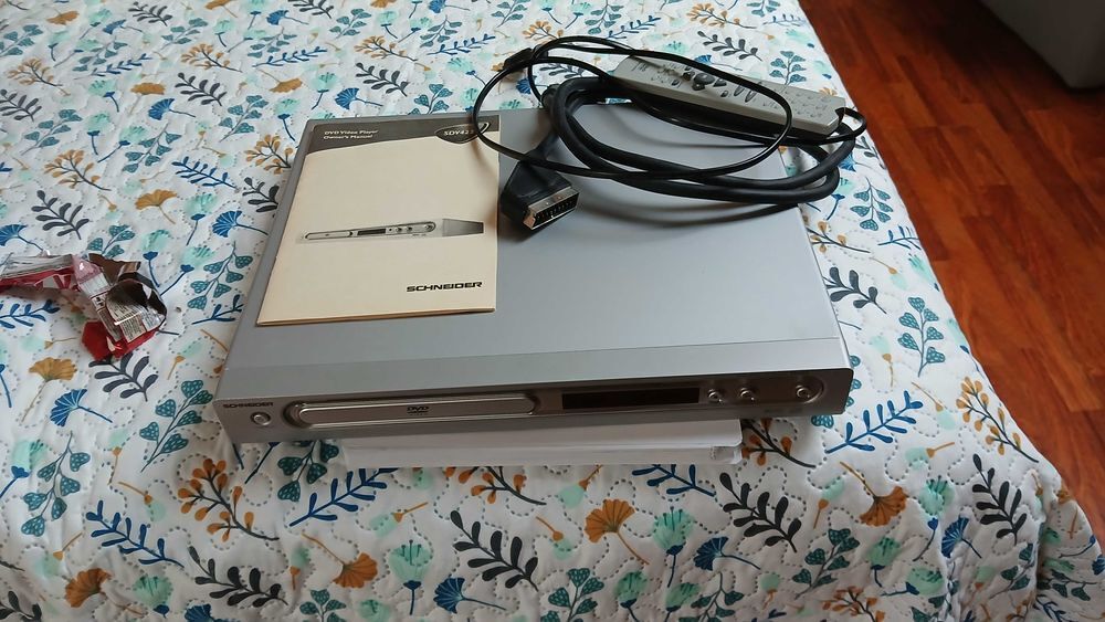 lecteur dvd schneider,avec plus de 80dvd Photos/Video/TV