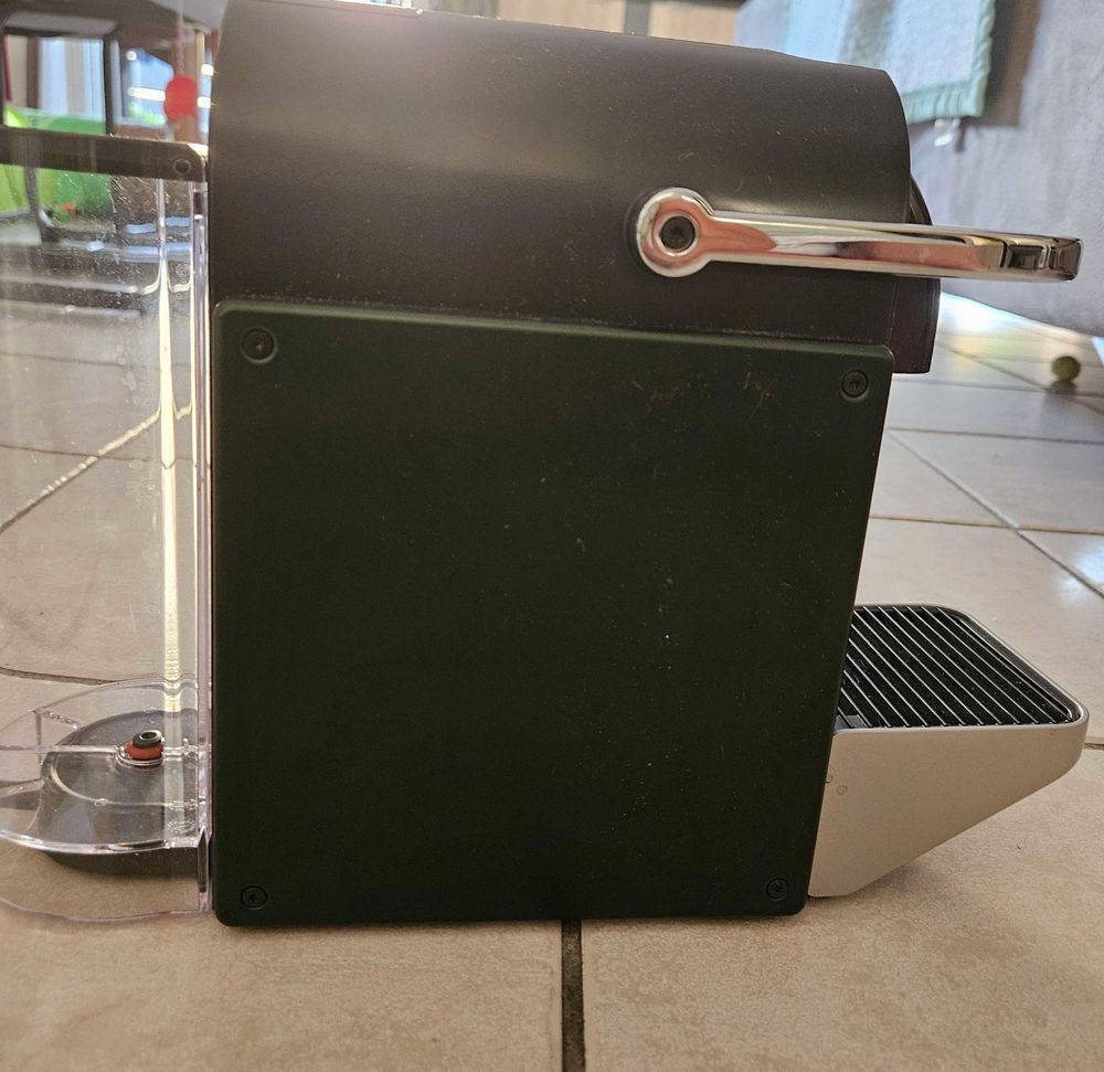 cafeti&egrave;re Nespresso Pixie neuve Electroménager
