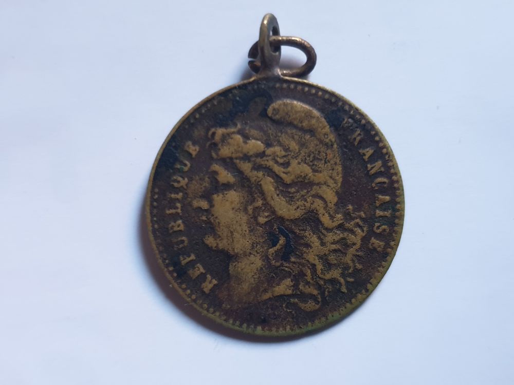 M&eacute;daille que ressemble a la pi&egrave;ce 20 francs Coq 