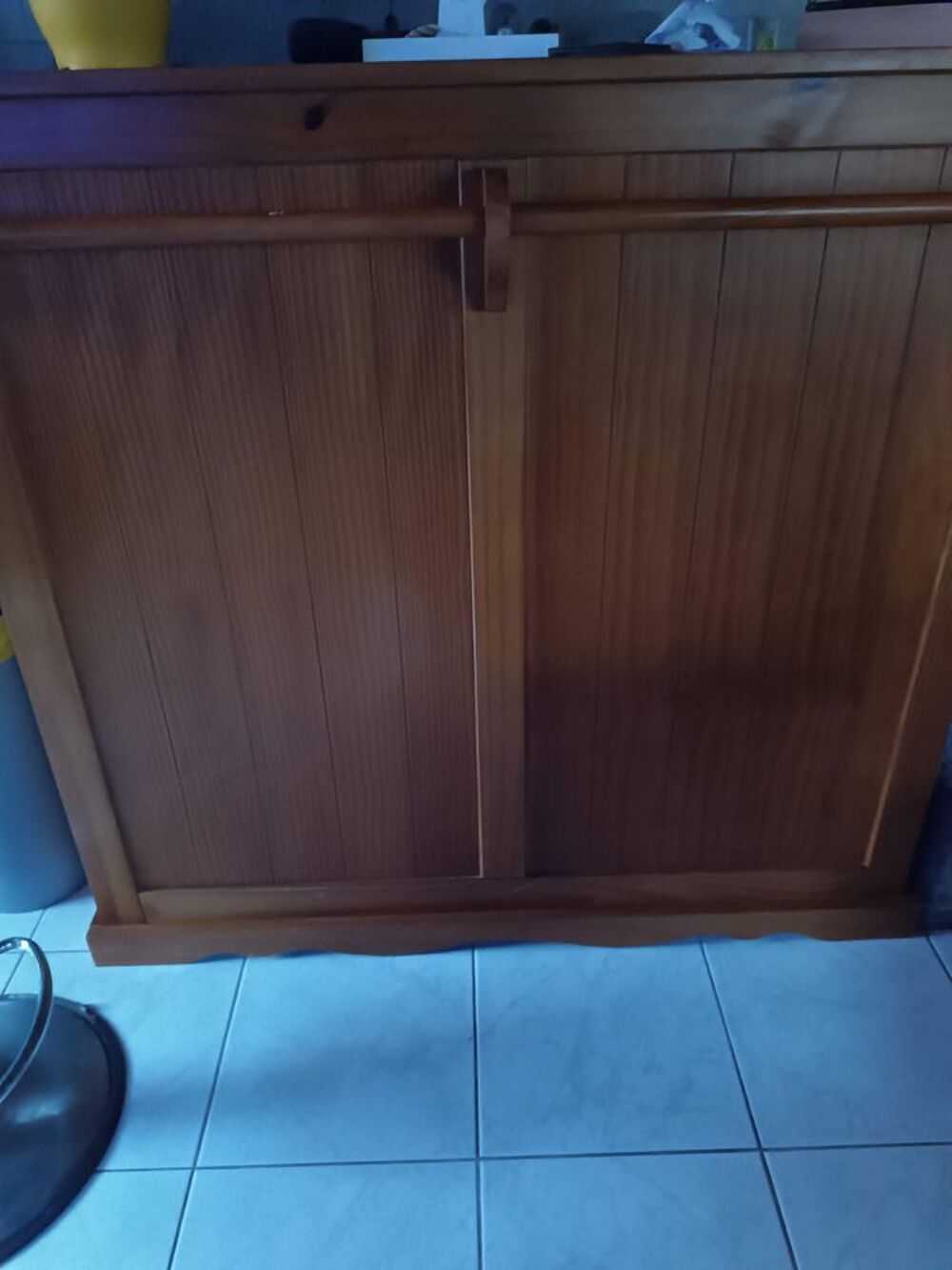 Meuble bar en bois solide. Meubles