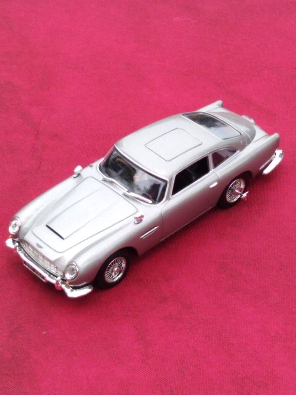 Voiture miniature Aston Martin DB5 