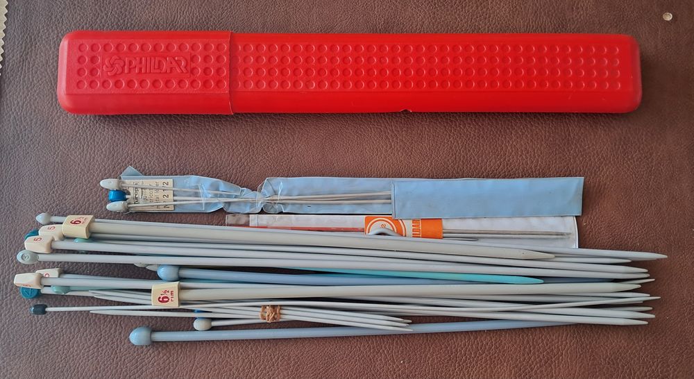 lot de 25 aiguilles &agrave; tricoter + 6 doubles et &eacute;tui phildar 
Bricolage