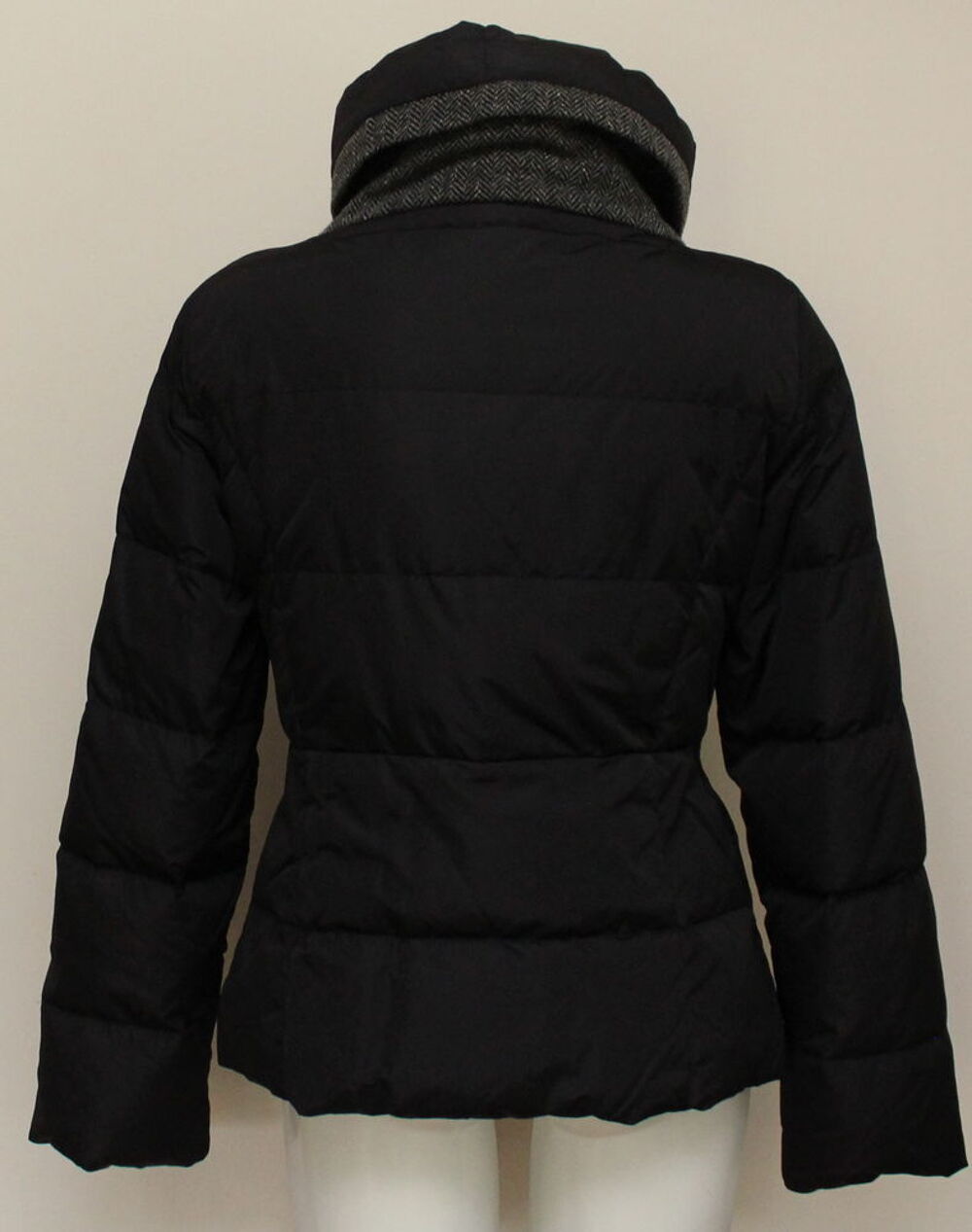 Doudoune courte MAXMARA WEEKEND 
T. 42/44 Fr Vêtements