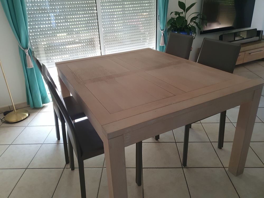 TABLE ET CHAISES Meubles