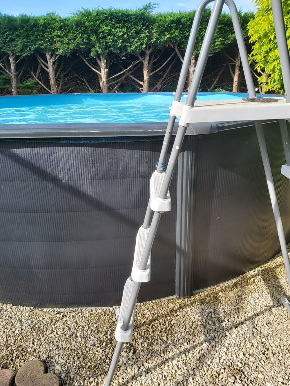 Piscine acier graphite ronde Jardin