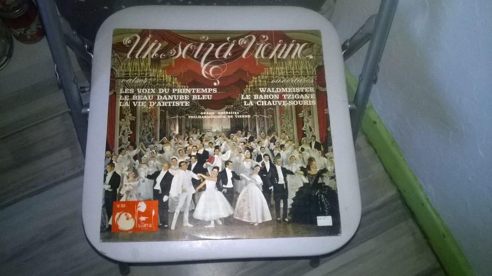 Vinyle Un soir &agrave; Vienne 
Par l Orchestre Philharmonique CD et vinyles