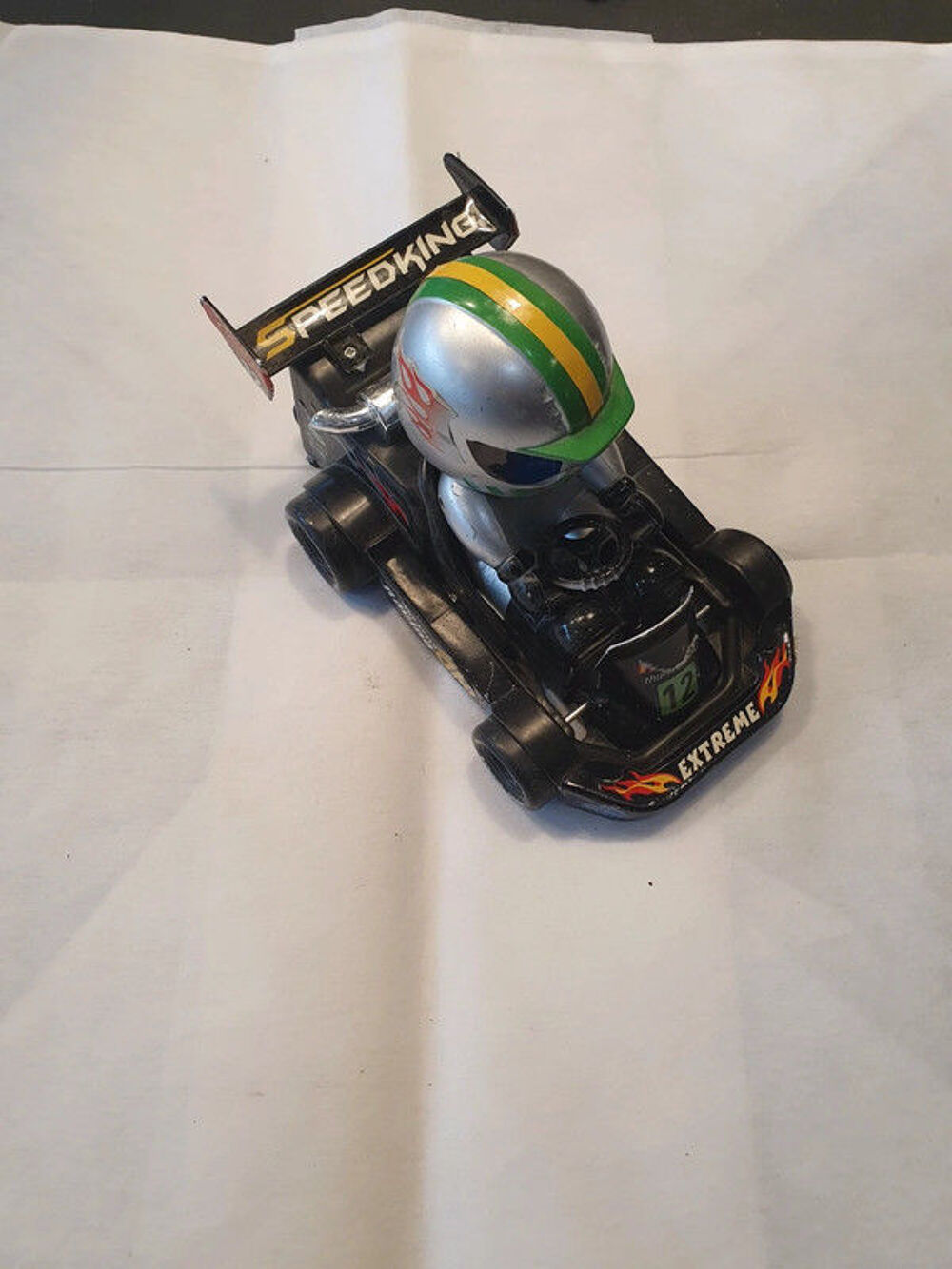 voiture avec personnage Jeux / jouets