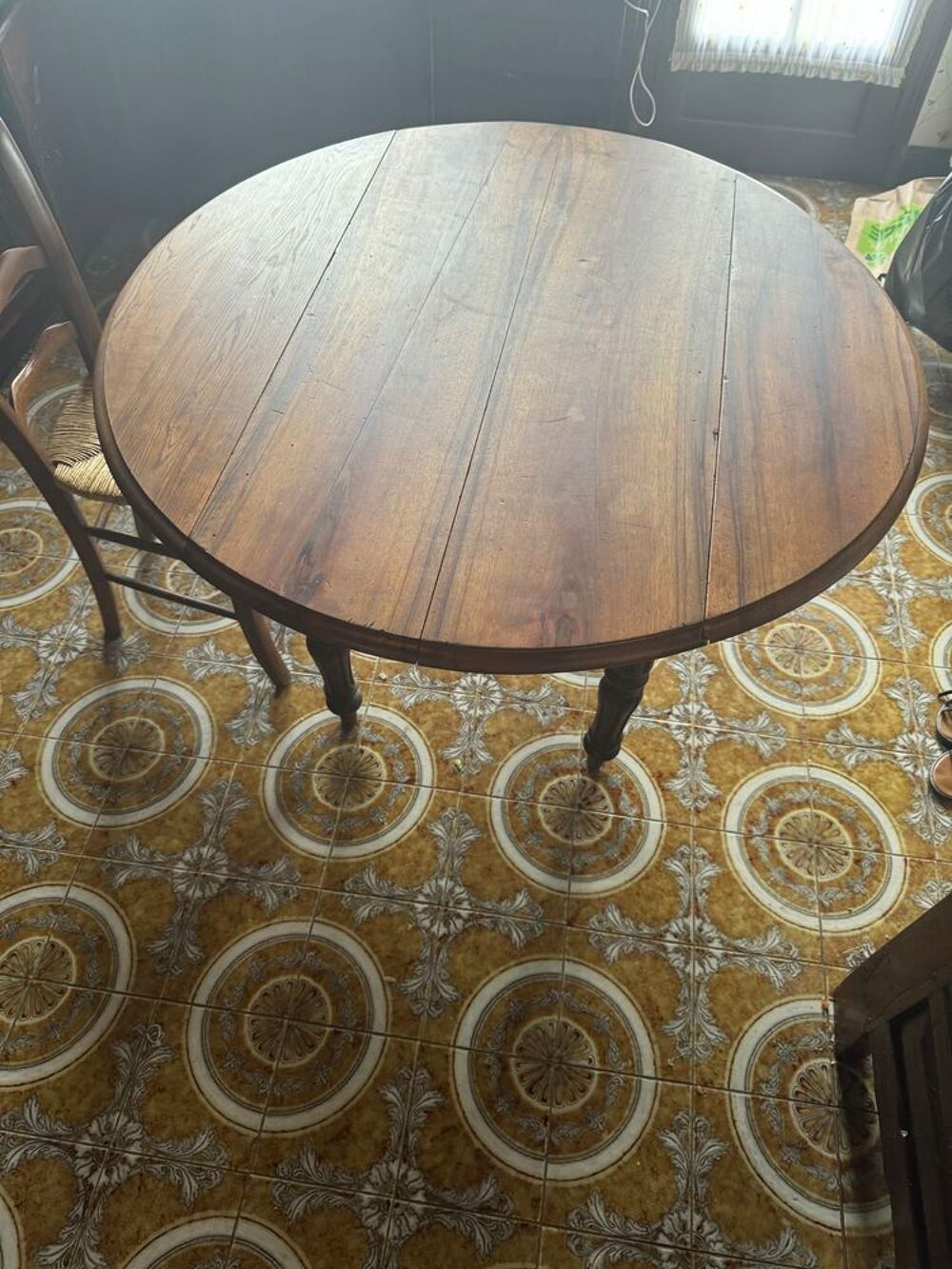 Table ronde ancienne en bois massif Meubles