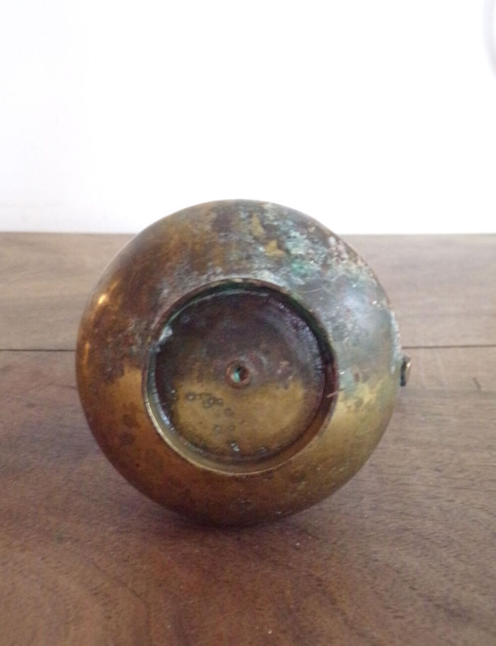 Aigui&egrave;re en bronze avec large panse et poign&eacute;e Décoration