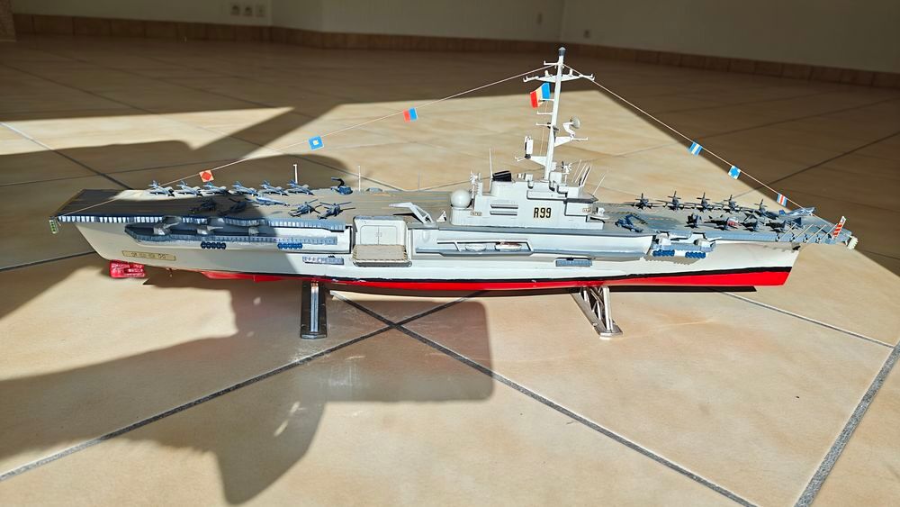 3 maquettes de bateaux militaires Heller ann&eacute;es 1970 Décoration