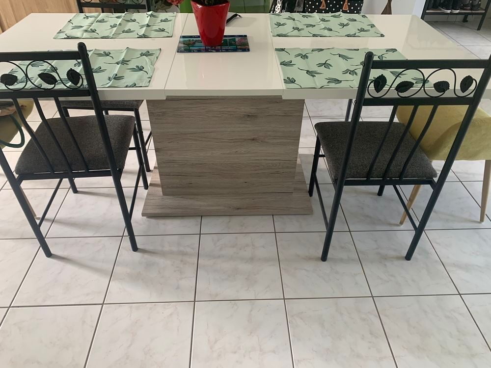 Table de salle &agrave; manger Meubles
