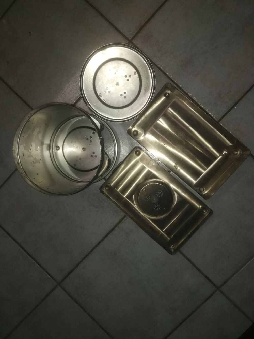 2 r&eacute;cipients de chirurgien Bricolage