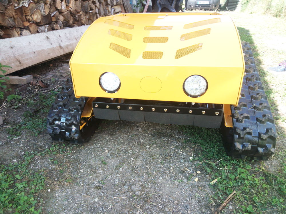 Tondeuse a gazon t&eacute;l&eacute;command&eacute;e hybride Bricolage
