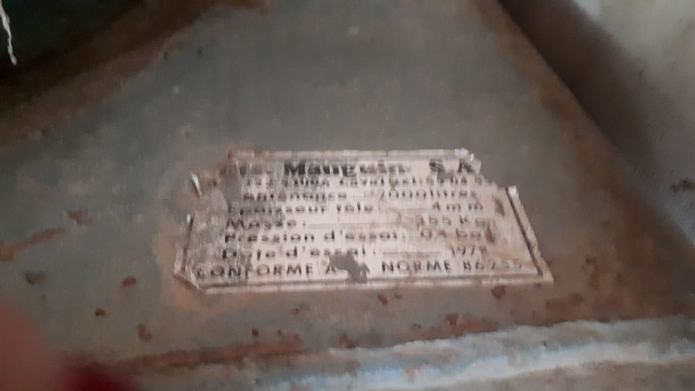 cuve &agrave; fuel marque MAUGUIN 2000litres Bricolage