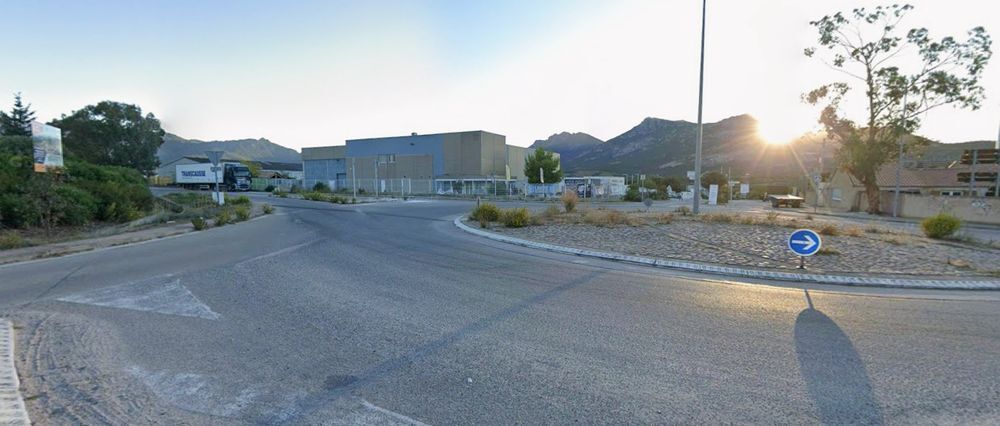 Vente Investisseur Exclusivité Mareimmo2B : Hangar en Zone Industrielle Calvi