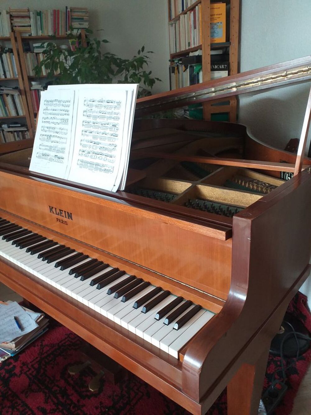 petit piano crapaud (1 m50/ 1 m 50) annee 1950 Instruments de musique