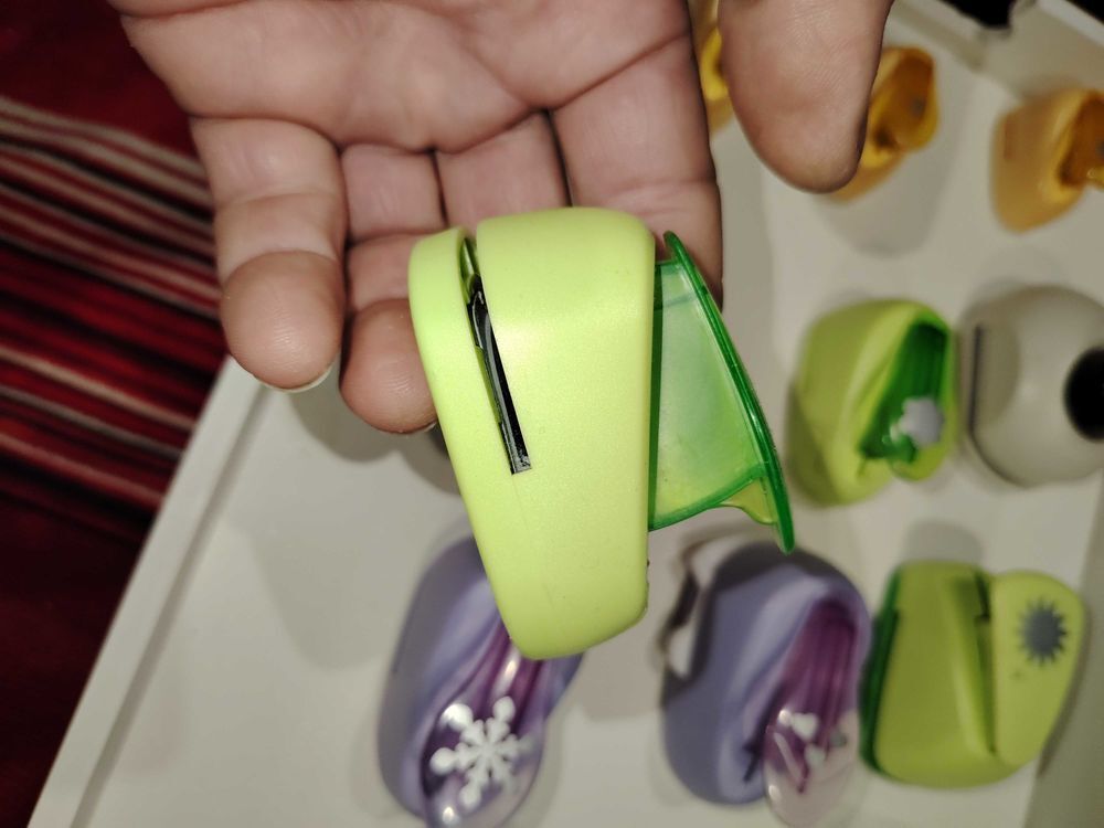 Poin&ccedil;ons pour enfants ou association. Jeux / jouets