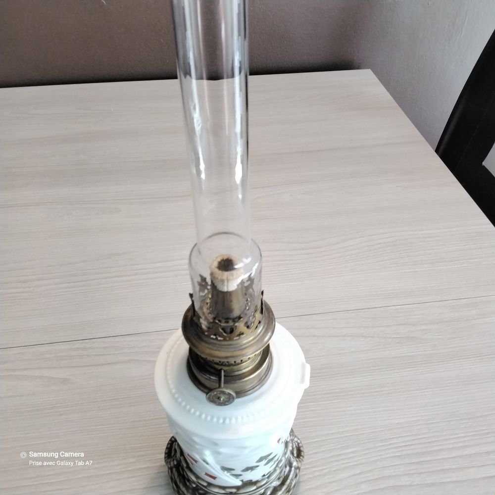 LAMPE A P&Eacute;TROLE 
Décoration
