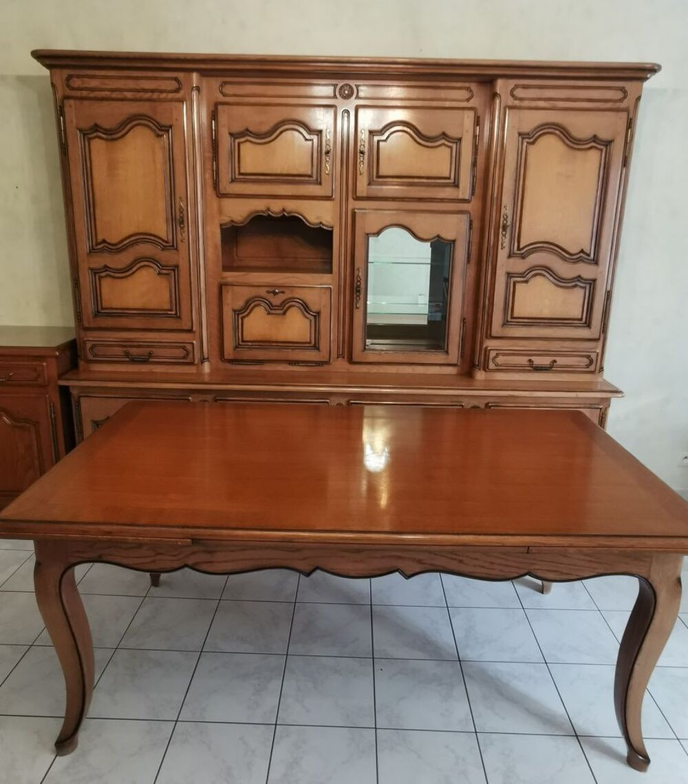 Buffet rustique en ch&ecirc;ne massif. Meubles