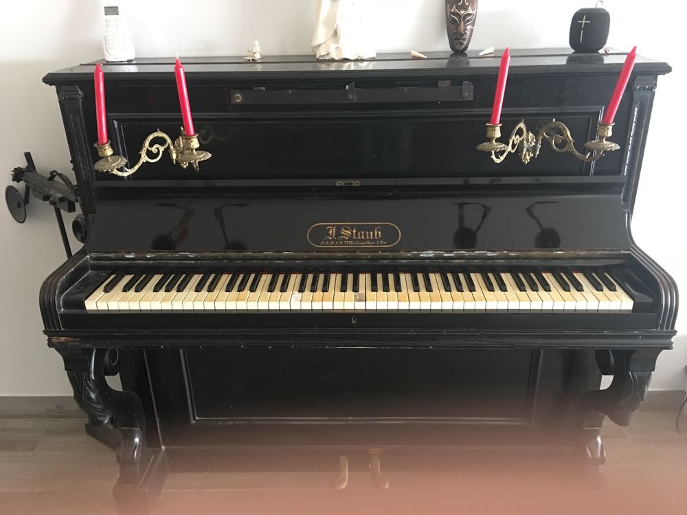 Piano droit Staub Instruments de musique