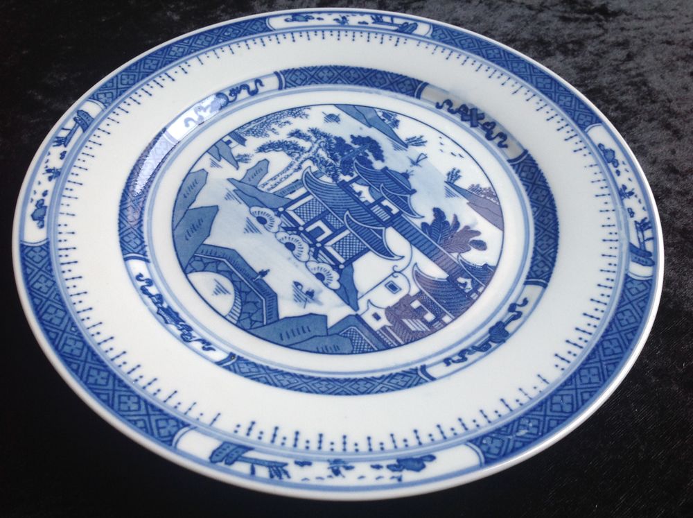 ASSIETTE EN C&Eacute;RAMIQUE DE CHINE MOTIF PAYSAGE Décoration