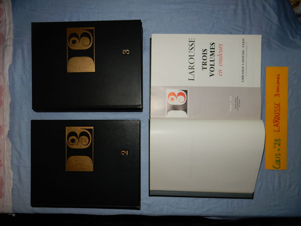 LAROUSSE 3 VOLUMES Livres et BD
