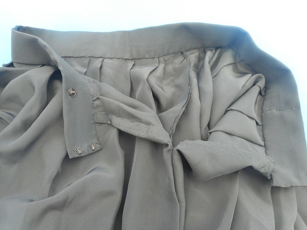 Jupe pliss&eacute;e noire vintage 38 Vêtements