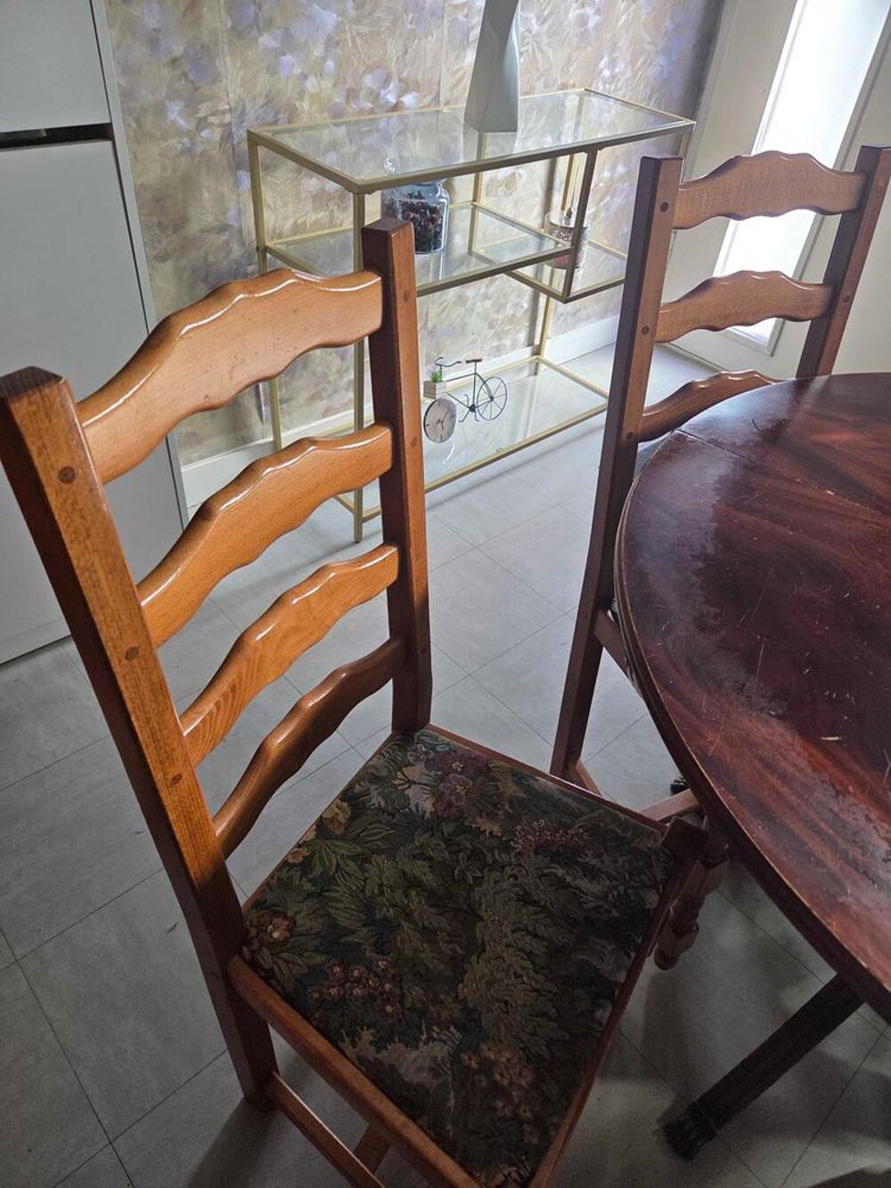 table &agrave; manger avec chaises Meubles