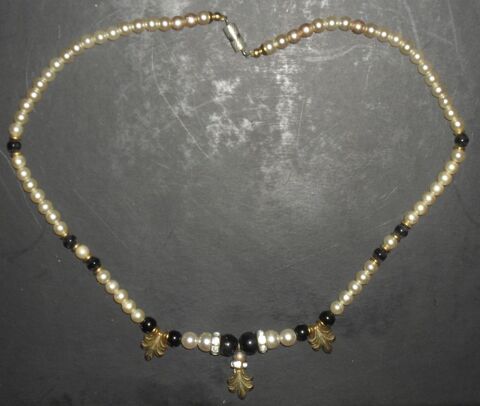 Collier perles L 44,5cm, P 19g 20 Montreuil (93)