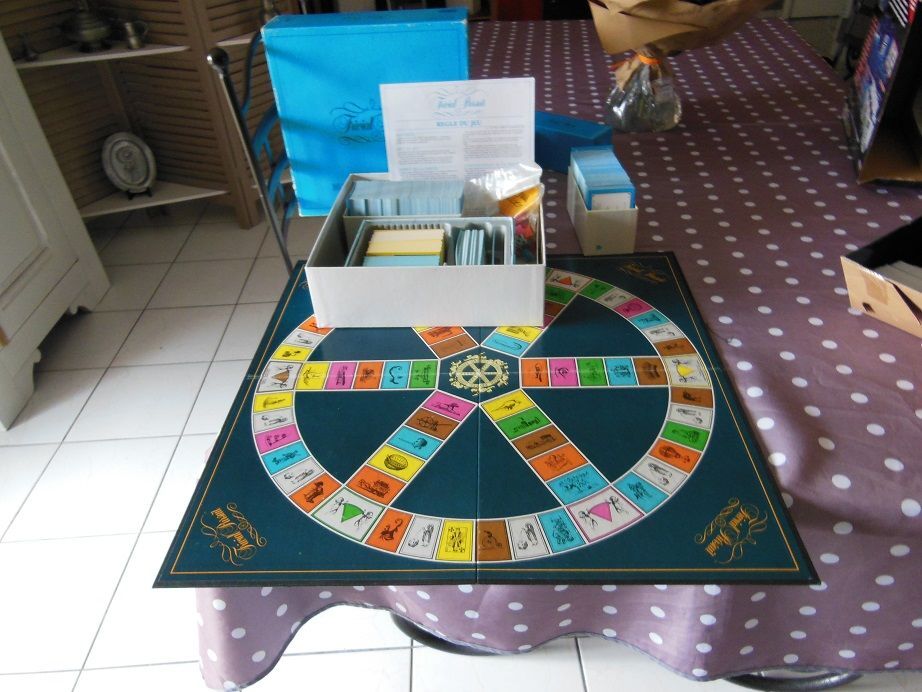 Lot De 50 Cartes TRIVIAL PURSUIT Sports & Loisirs - 300 Questions - Occasion