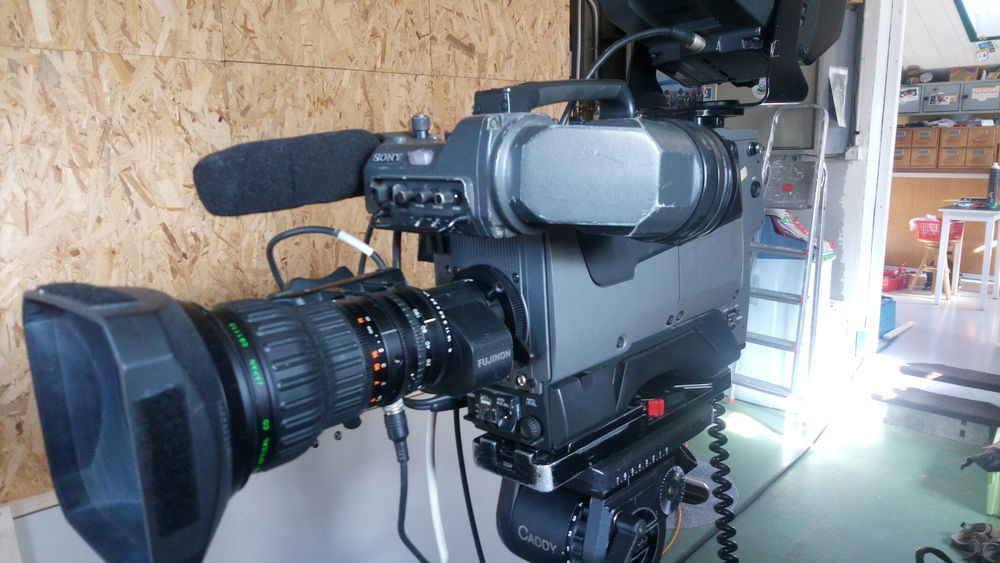 cam&eacute;ra de plateau tv sony professionnel
plus accessoires. Photos/Video/TV